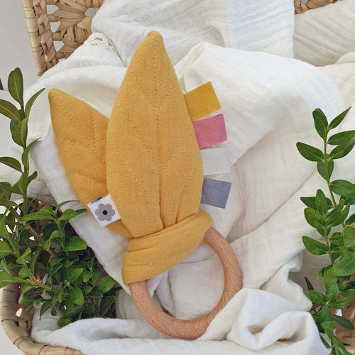 Bio-Musselin Knisterblätter am Holzring „Sanftes Rauschen“ – Ocker